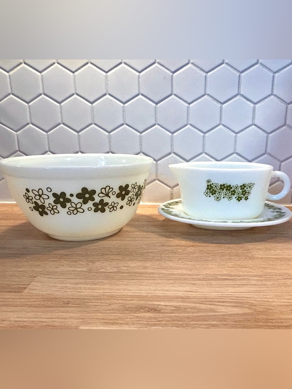 Vintage Pyrex Milk Glass Spring Blossom Green Crazy Daisy 1.5QT Bowl *1/3 pieces